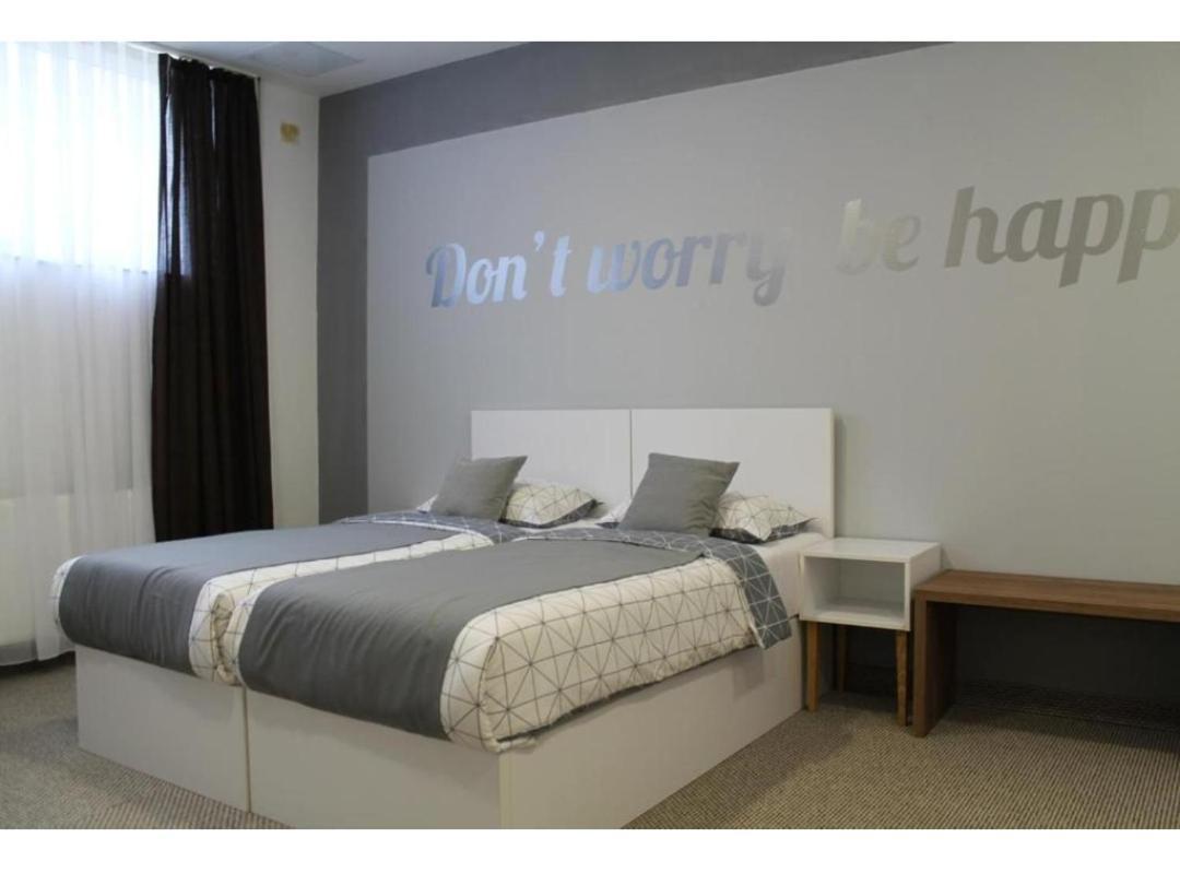 Motel Korzo Bihac Bilik gambar