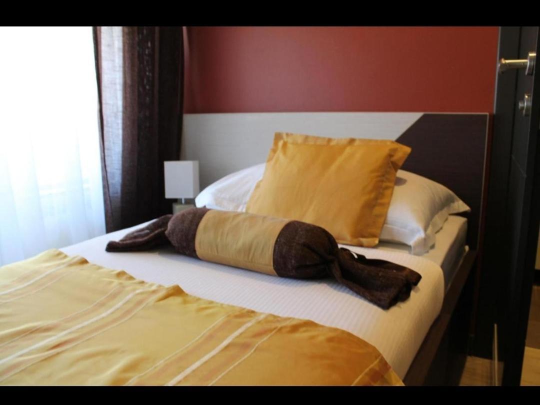 Motel Korzo Bihac Bilik gambar